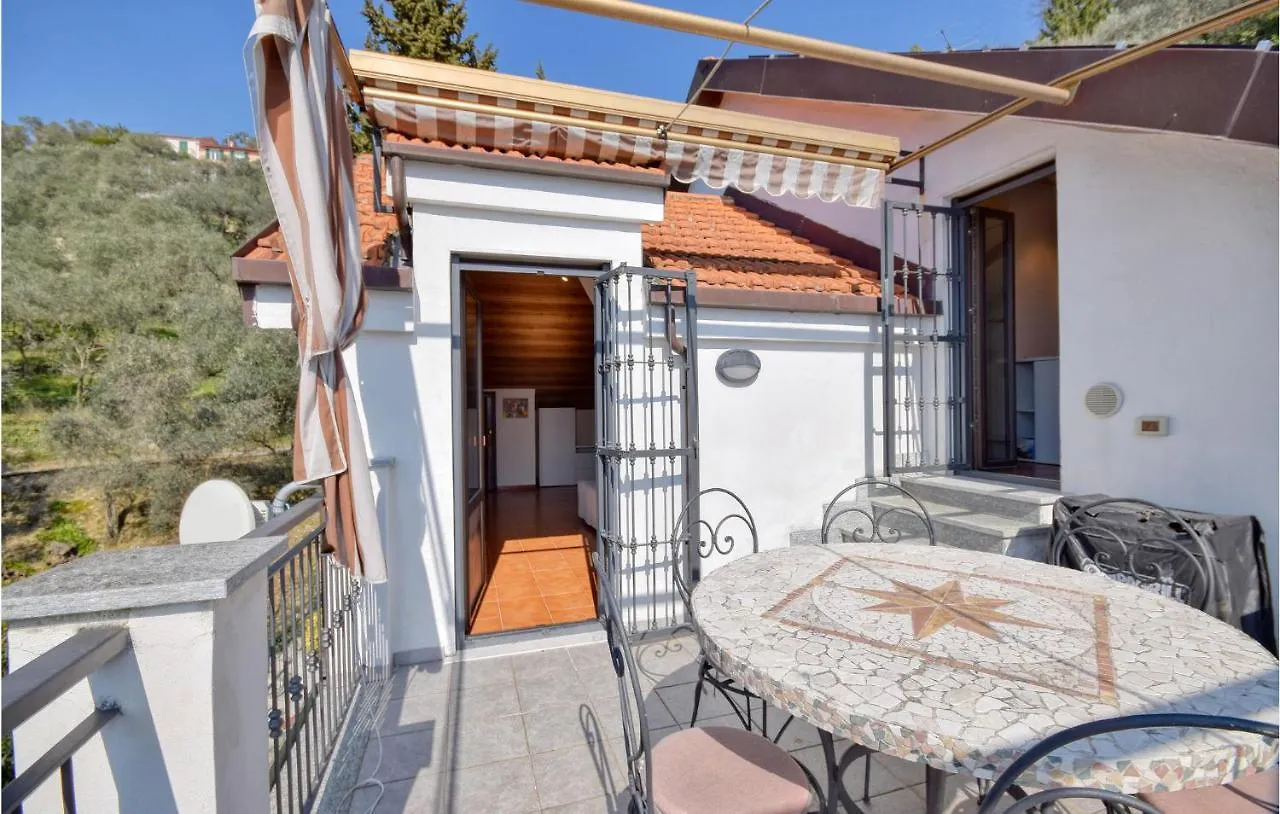 Awesome Home In Rapallo With Kitchen בית נופש